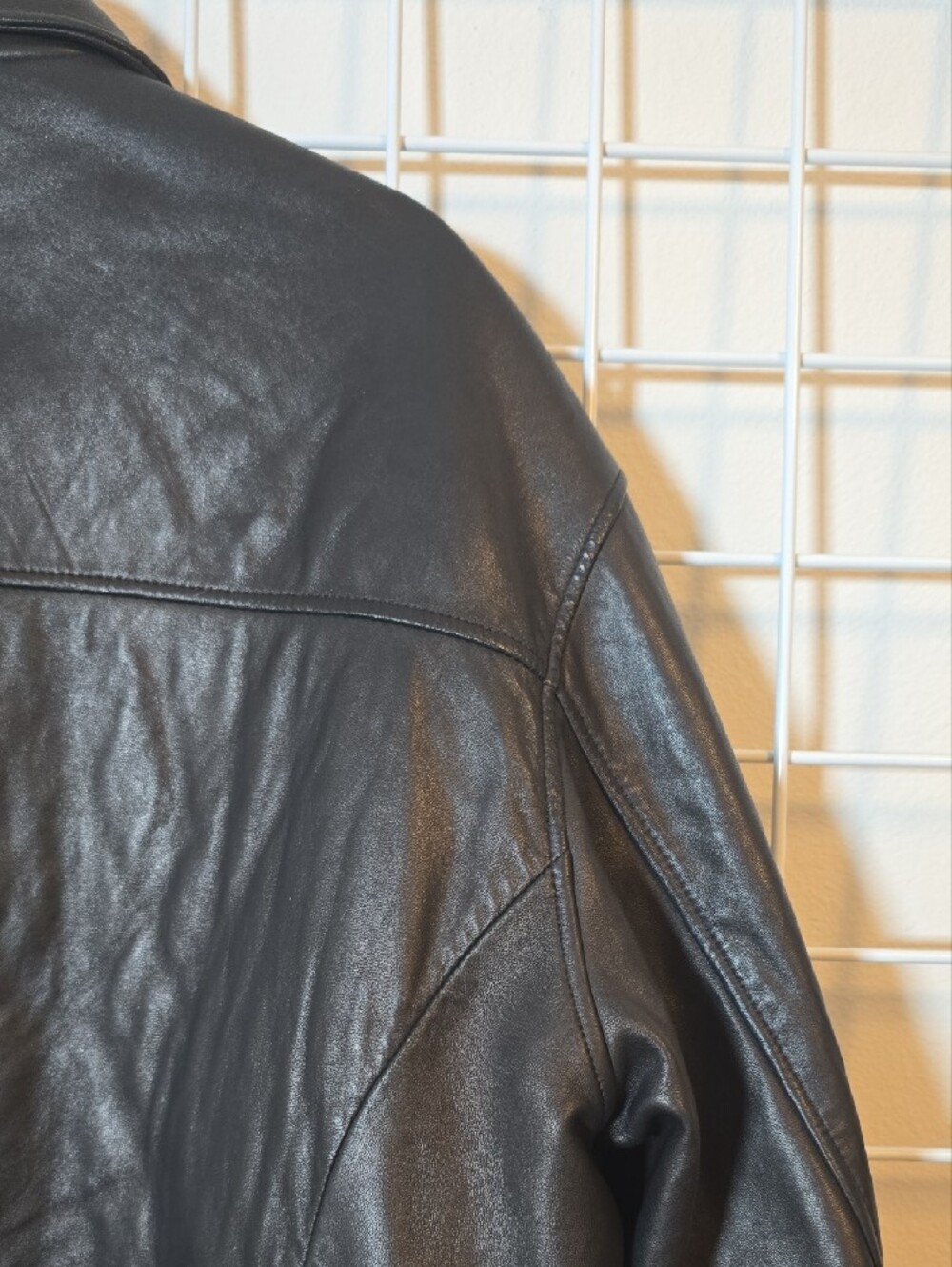 Kirkland Men's Signature Black Leather Bomber Jacket Size XL - Picture 12 of 16